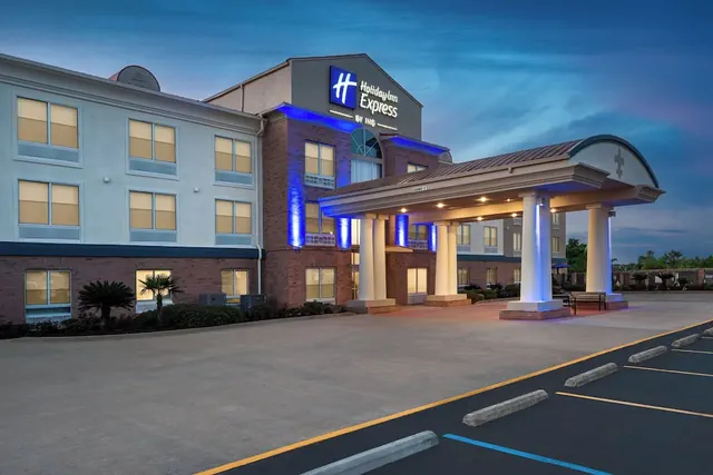Photo 1 - Holiday Inn Express & Suites Alexandria by IHG