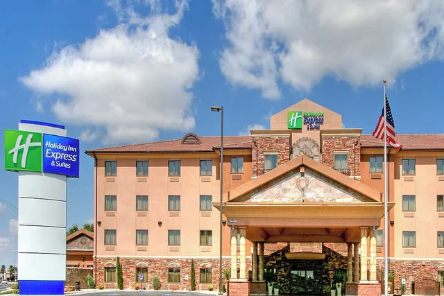 Photo 1 - Holiday Inn Express Hotel and Suites Las Cruces by IHG