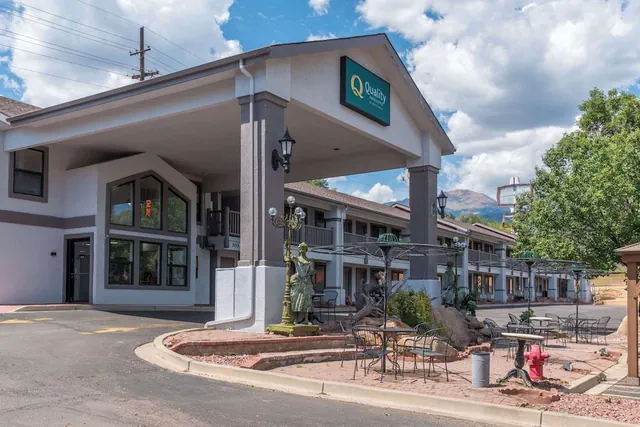 Photo 1 - Quality Inn & Suites Manitou Springs at Pikes Peak / Garden of the Gods