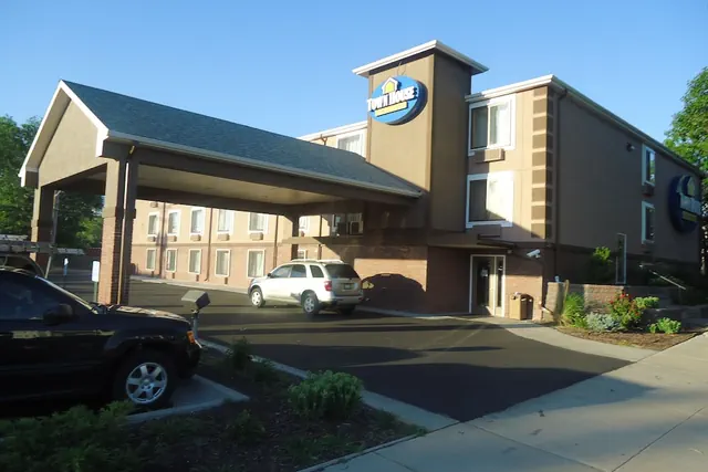 Photo 1 - Town House Extended Stay Hotel Downtown