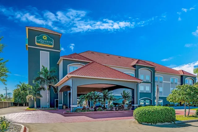 Photo 1 - La Quinta Inn & Suites by Wyndham Alamo - McAllen East