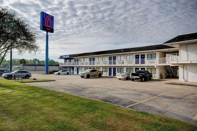 Photo 1 - Motel 6 Port Allen, LA - Baton Rouge