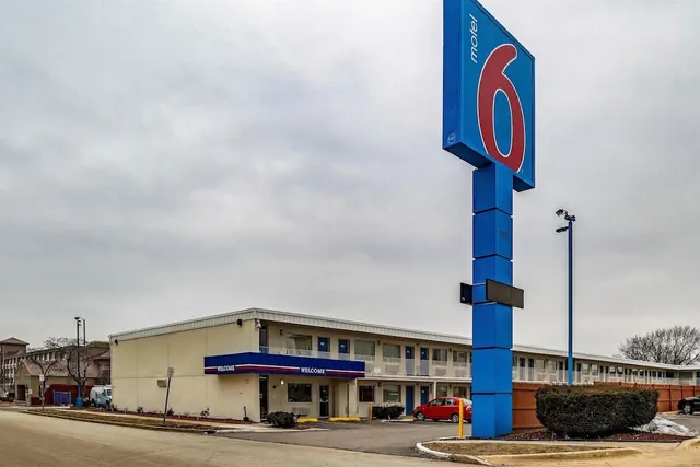 Photo 1 - Motel 6 Joliet, IL - I-80