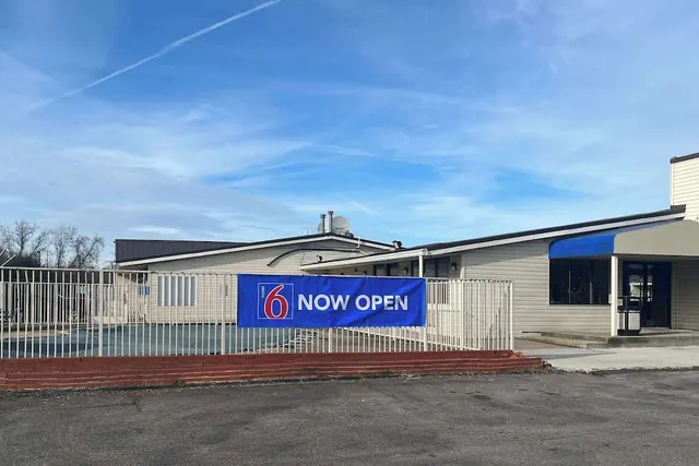 Photo 1 - Motel 6 Cross Lanes, WV - Goff Mountain Rd