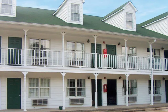 Photo 1 - Stratford Motor Inn East Ellijay