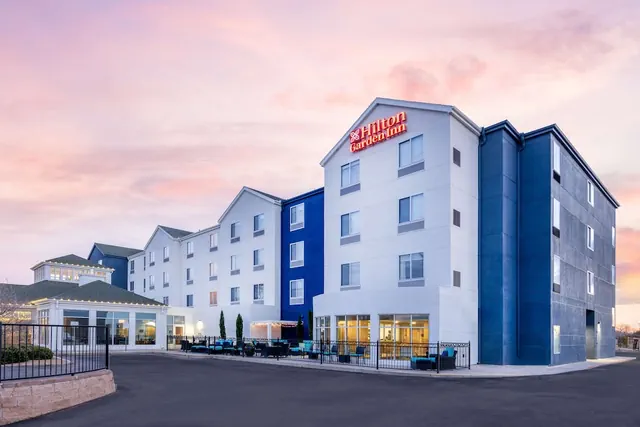 Photo 1 - Hilton Garden Inn Albuquerque / Journal Center