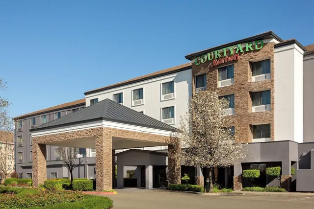 Photo 1 - Courtyard by Marriott Roseville Galleria Mall/Creekside Ridge Drive