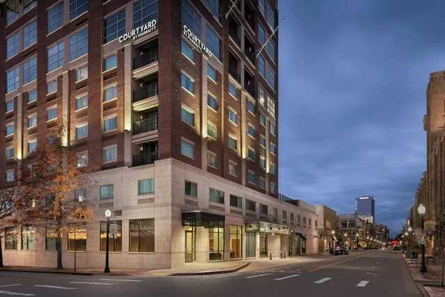 Photo 1 - Courtyard by Marriott Little Rock Downtown