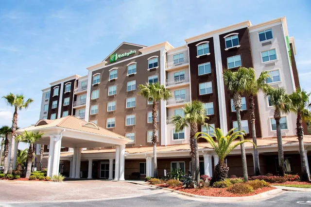 Photo 1 - Holiday Inn & Suites Lake City by IHG