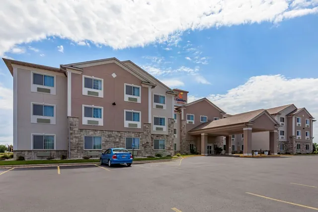 Photo 1 - Comfort Suites Delavan - Lake Geneva Area