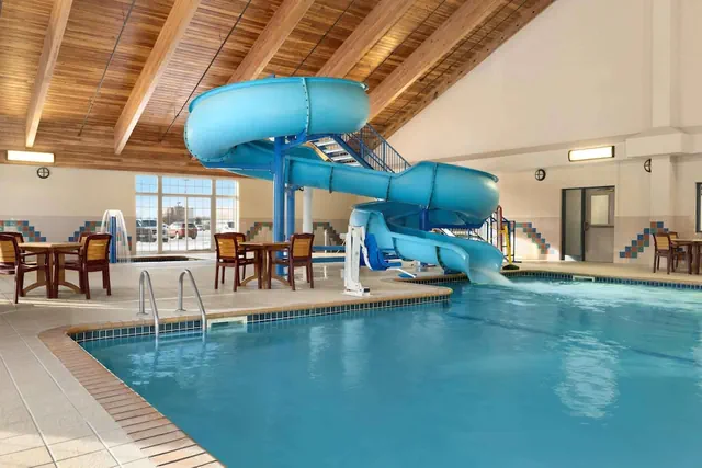 Photo 1 - Country Inn & Suites by Radisson, Duluth North, MN