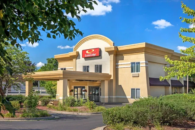 Photo 1 - Quality Inn & Suites Ann Arbor Hwy 23