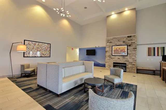 Photo 1 - Holiday Inn Express Hotel & Suites Milwaukee Airport by IHG