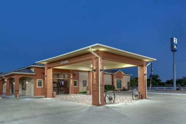 Photo 1 - Best Western Windwood Inn & Suites