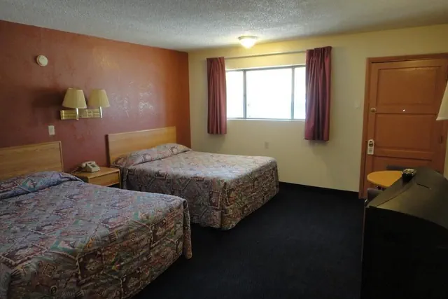 Photo 1 - Econo Lodge Las Vegas NM