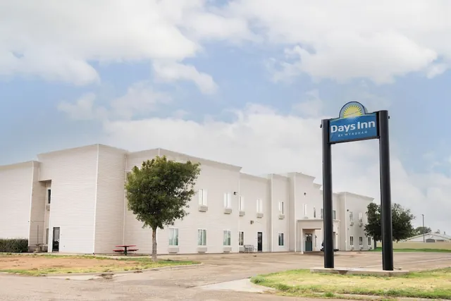 Photo 1 - Days Inn by Wyndham Plainview Texas