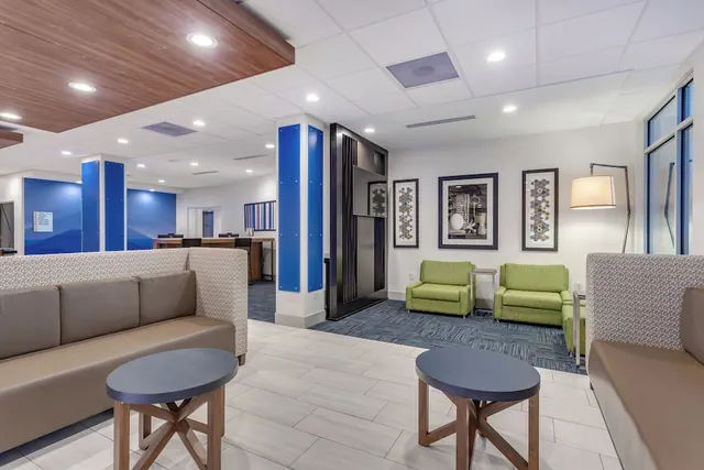 Photo 1 - Holiday Inn Express & Suites Hammond by IHG