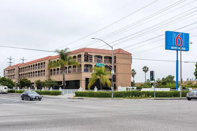Photo 1 - Motel 6 Gardena, CA - South