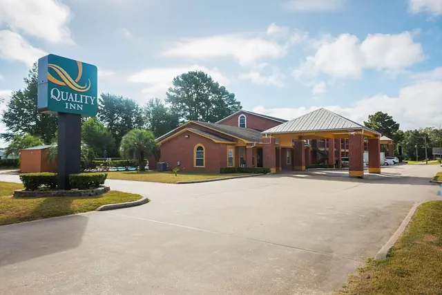 Photo 1 - Quality Inn DeRidder