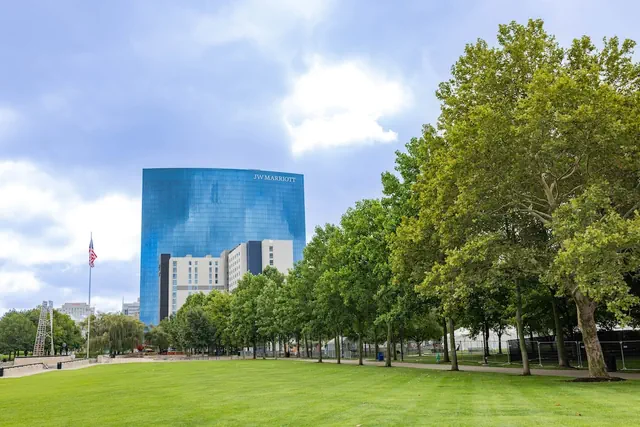 Photo 1 - Courtyard by Marriott Indianapolis Downtown