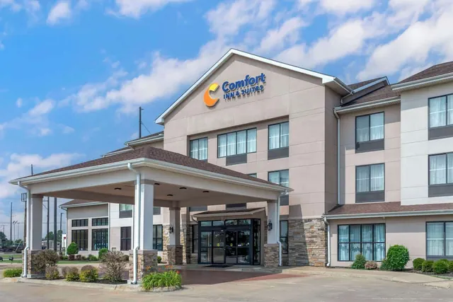 Photo 1 - Comfort Inn & Suites Blytheville