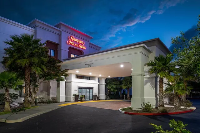 Photo 1 - Hampton Inn & Suites Oakland Airport-Alameda