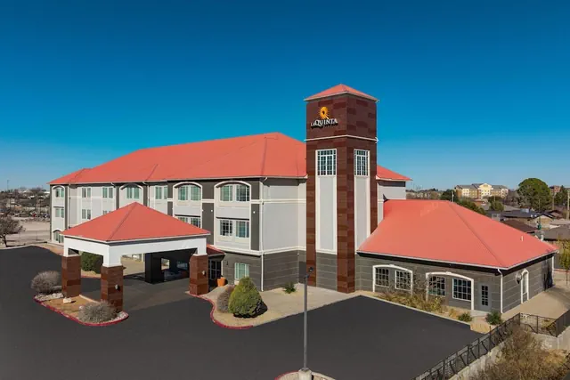 Photo 1 - La Quinta Inn & Suites by Wyndham Hobbs