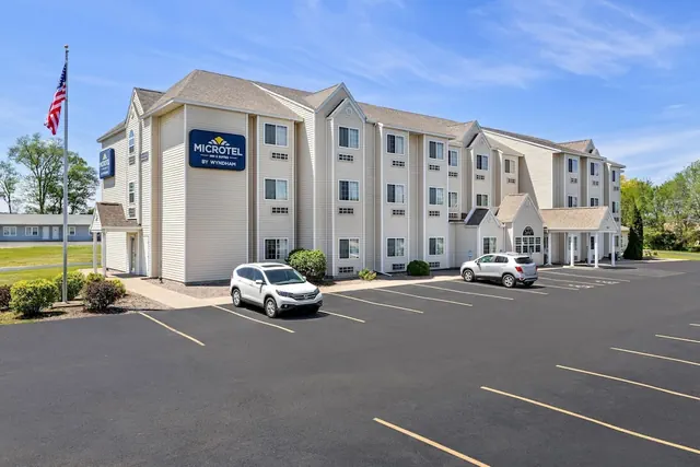 Photo 1 - Microtel Inn & Suites by Wyndham Prairie du Chien