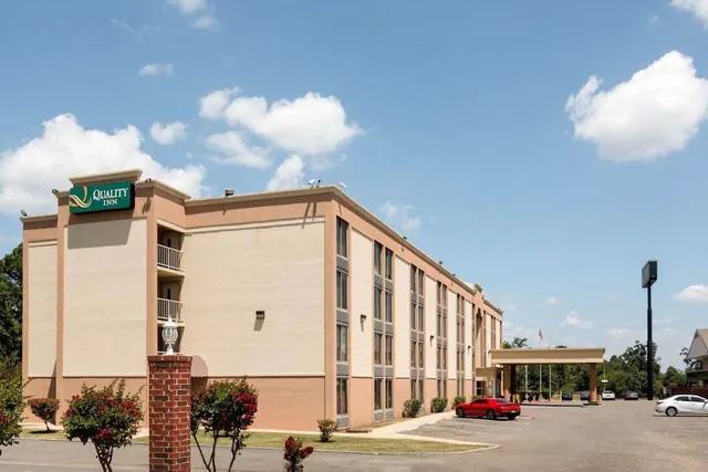 Photo 1 - Quality Inn Shreveport Airport