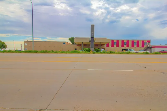 Photo 1 - HomeTown Inn by OYO - Liberal, KS