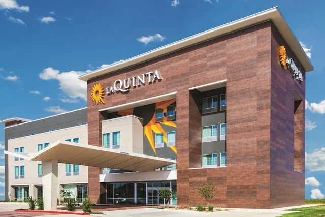 Photo 1 - La Quinta Inn & Suites by Wyndham Richmond-Sugarland