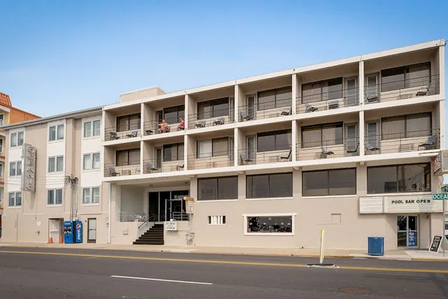 Photo 1 - Oceanic Hotel