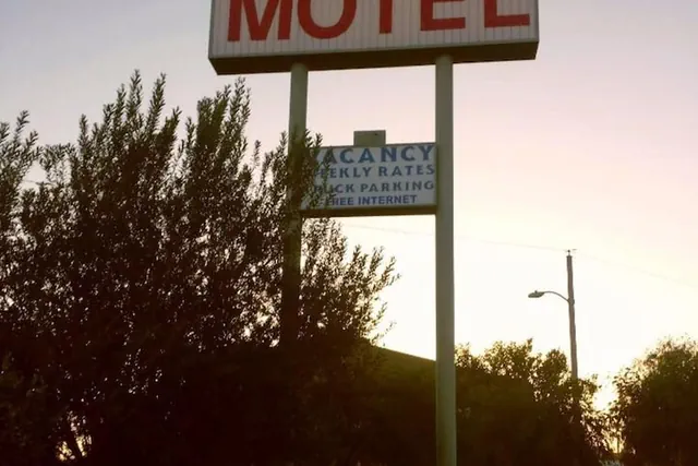 Photo 1 - Victoria Motel
