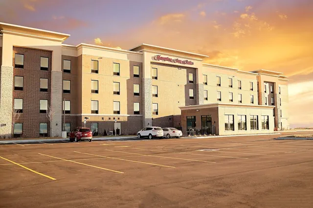 Photo 1 - Hampton Inn & Suites Dundee