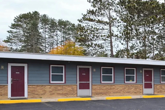 Photo 1 - Economy Inn Cadillac MI by Hotel O