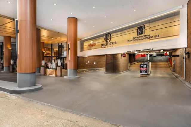 Photo 1 - Hilton Grand Vacations Club Chicago Magnificent Mile
