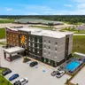 Photo 2 - La Quinta Inn & Suites by Wyndham Sulphur (Lake Charles)