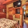 Photo 7 - 'cozy Nest' Gatlinburg Cabin w/ Porch & Jacuzzi!