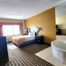 Photo 8 - Days Inn & Suites by Wyndham Sam Houston Tollway